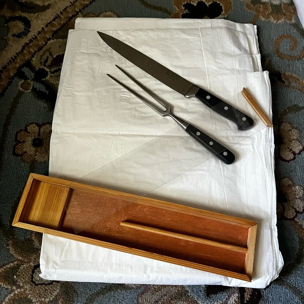 WG PUCK~2 PIECE Carving Set in Wooden Gift Box - Black Handles~ NWOB